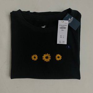 NWT Hollister Cropped Daisy Tee